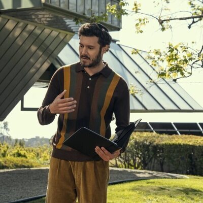 Adam Brody en 'Si lo sabes, lo sabes' de 'Nobody Wants This'
