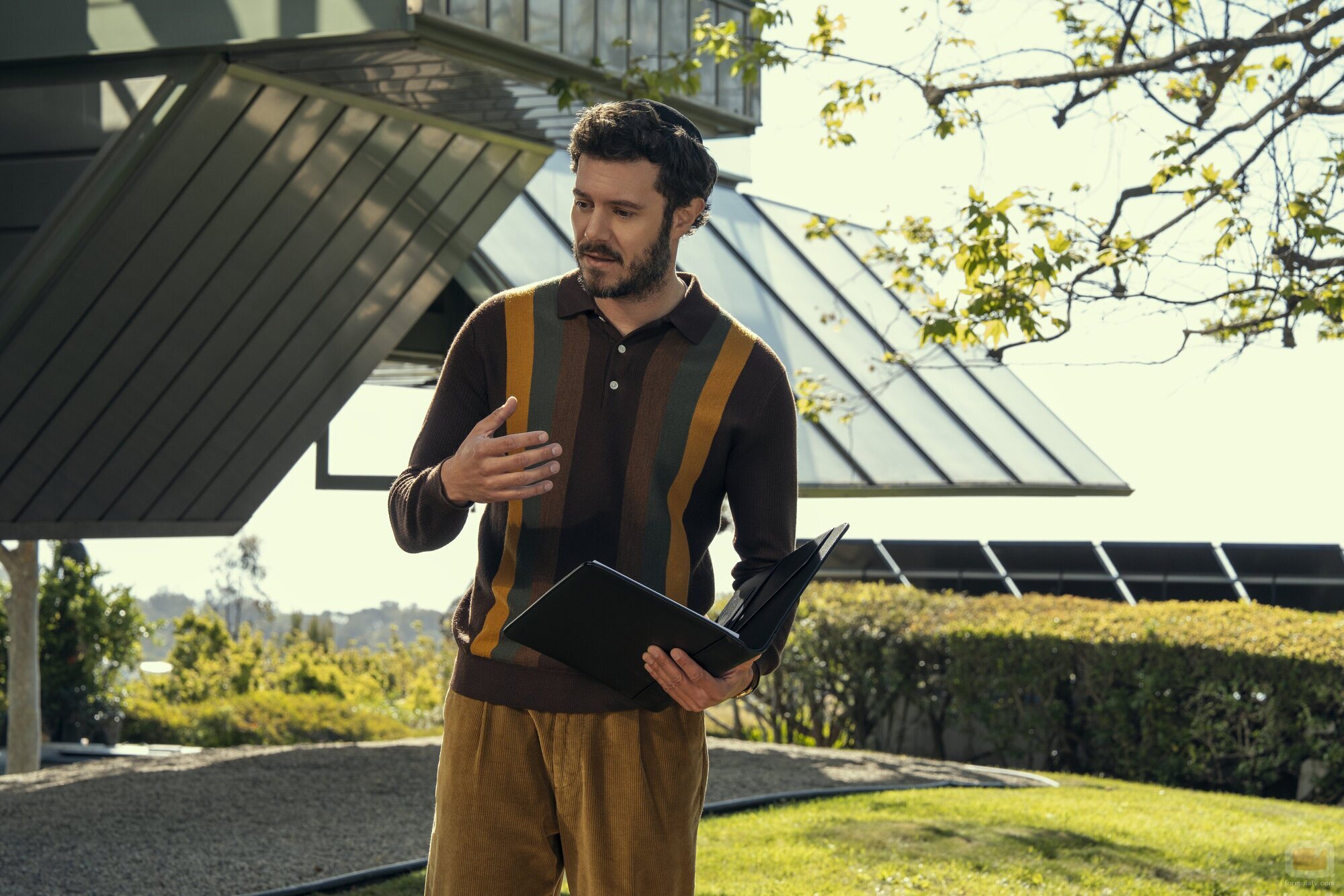 Adam Brody en 'Si lo sabes, lo sabes' de 'Nobody Wants This'
