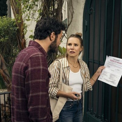 Kristen Bell y Adam Brody en la temporada 2 y el capítulo 08 de 'Nadie quiere esto'