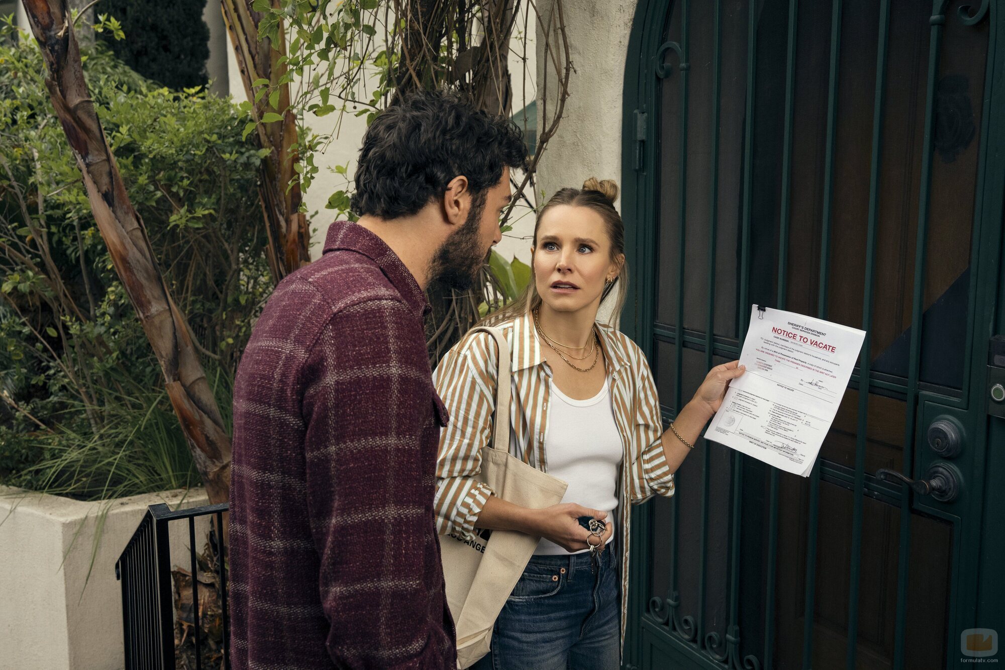Kristen Bell y Adam Brody en la temporada 2 y el capítulo 08 de 'Nadie quiere esto'