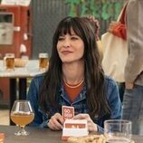 Jackie Tohn en el 2x09 de 'Nobody Wants This'