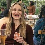 Escena de Kristen Bell en el 2x09 de 'Nadie quiere esto'