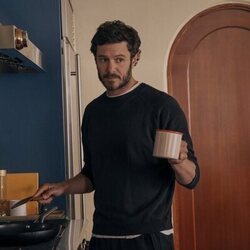 Adam Brody en 2x09 titulado 'Encrucijada' de 'Nadie quiere esto'