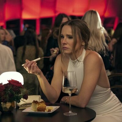 Kristen Bell en la temporada 2 y el capítulo 10 de 'Nadie quiere esto'