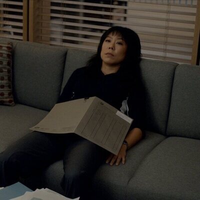 Ali Ahn en 3x03 titulado 'Caballo sin jinete' de 'La diplomática'
