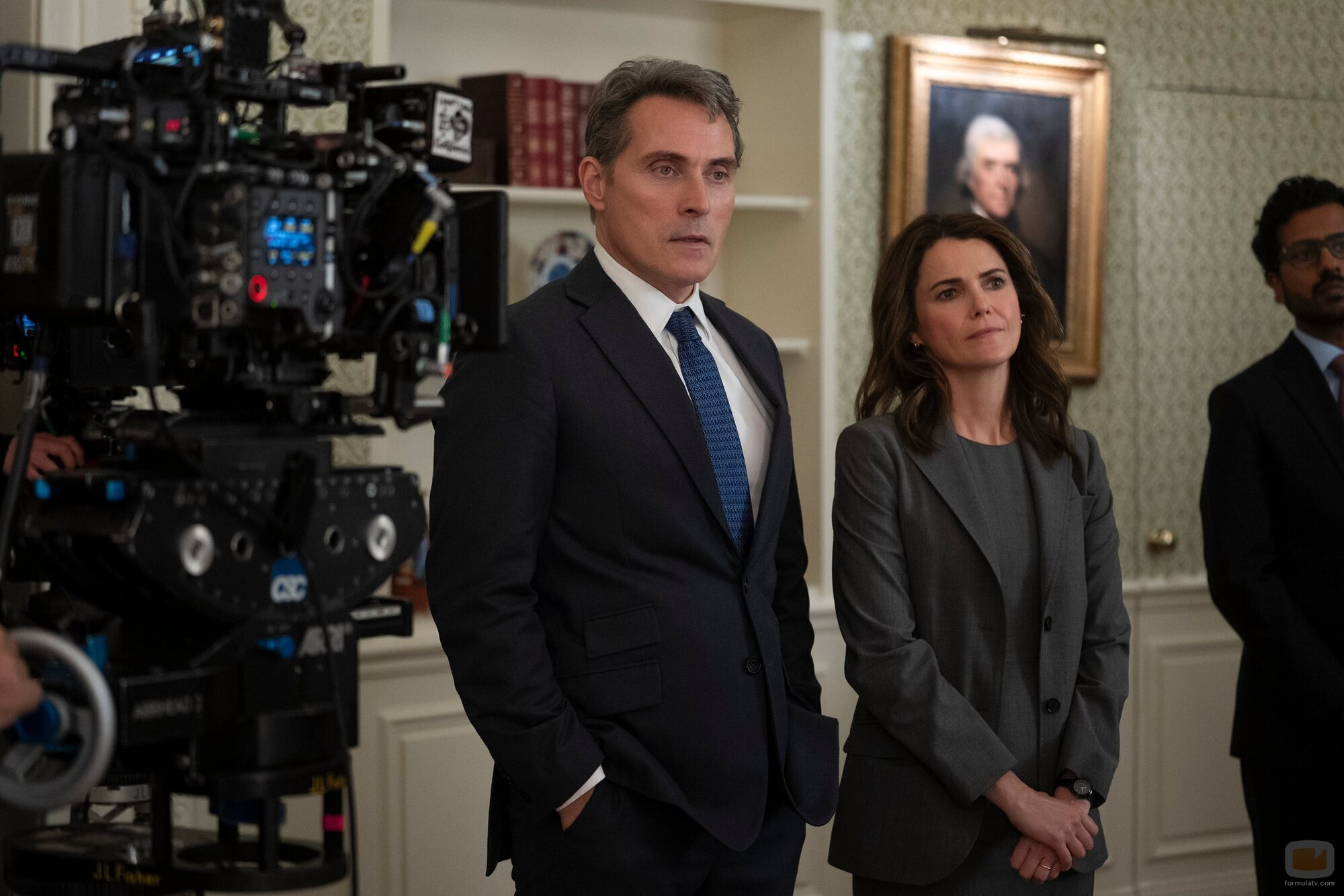 Rufus Sewell y Keri Russell en 3x03 'Caballo sin jinete' de 'La diplomática'