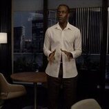Ato Essandoh en el 3x03 de 'La diplomática'