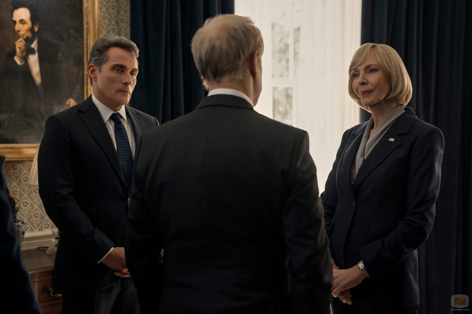 3x03 'Caballo sin jinete' de 'La diplomática'