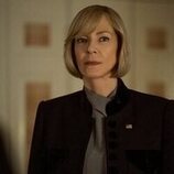 Allison Janney en 'Caballo sin jinete' de 'La diplomática'