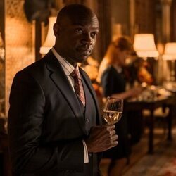 David Gyasi en 3x04 'Arden' de 'La diplomática'