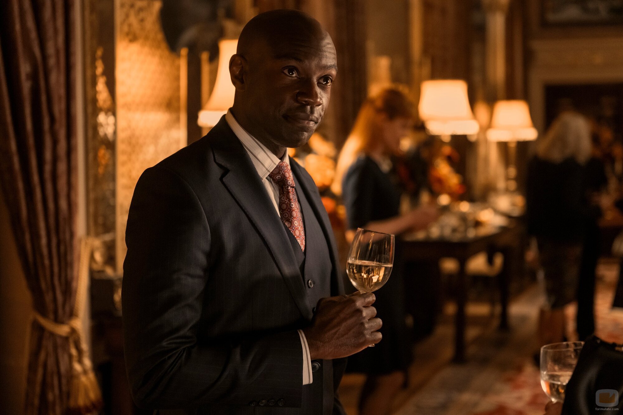 David Gyasi en 3x04 'Arden' de 'La diplomática'