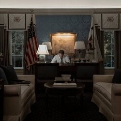 Rufus Sewell en la temporada 3 y el capítulo 04 de 'La diplomática'