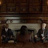 Richard Dillane y David Gyasi en 'Arden' de 'La diplomática'