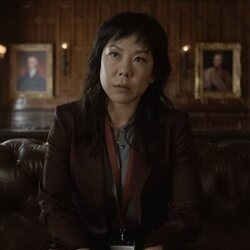 Ali Ahn en Capítulo 4 titulado 'Arden' de 'La diplomática'