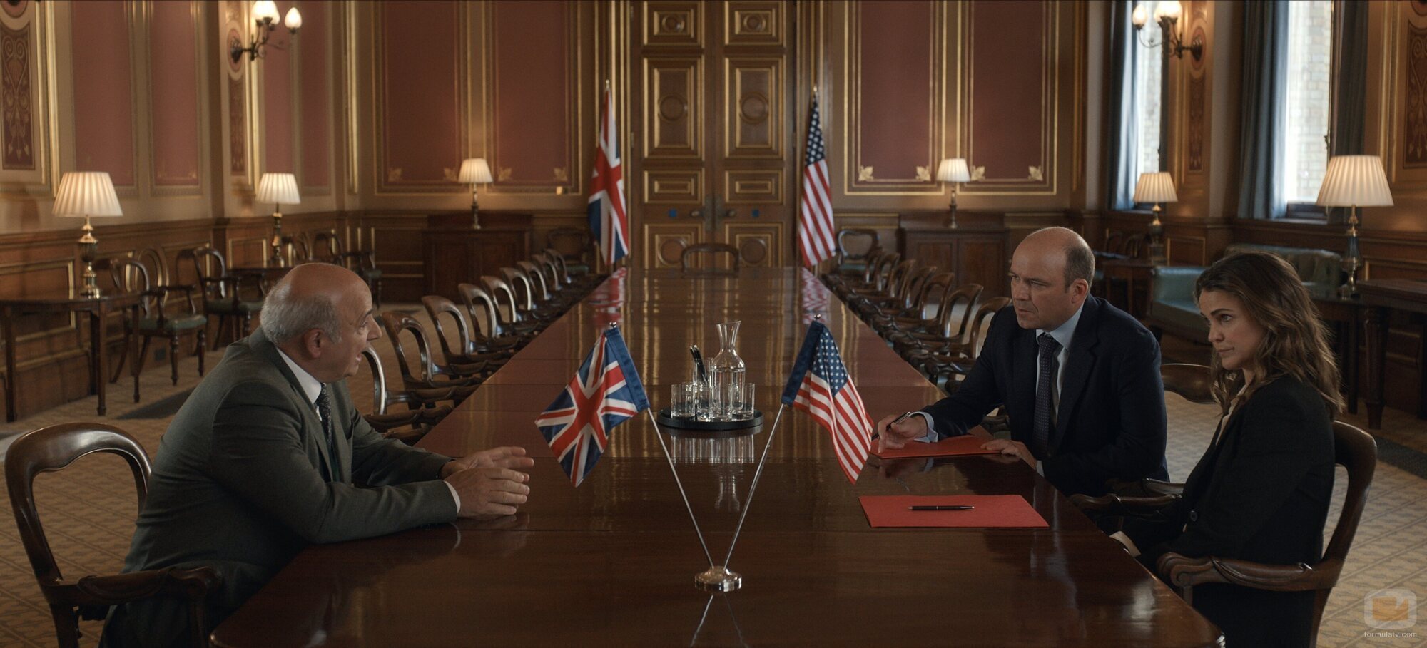 Keri Russell y Rory Kinnear en 3x04 'Arden' de 'La diplomática'