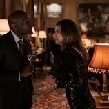 Keri Russell y David Gyasi en 3x04 titulado 'Arden' de 'La diplomática'
