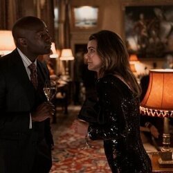 Keri Russell y David Gyasi en 3x04 titulado 'Arden' de 'La diplomática'