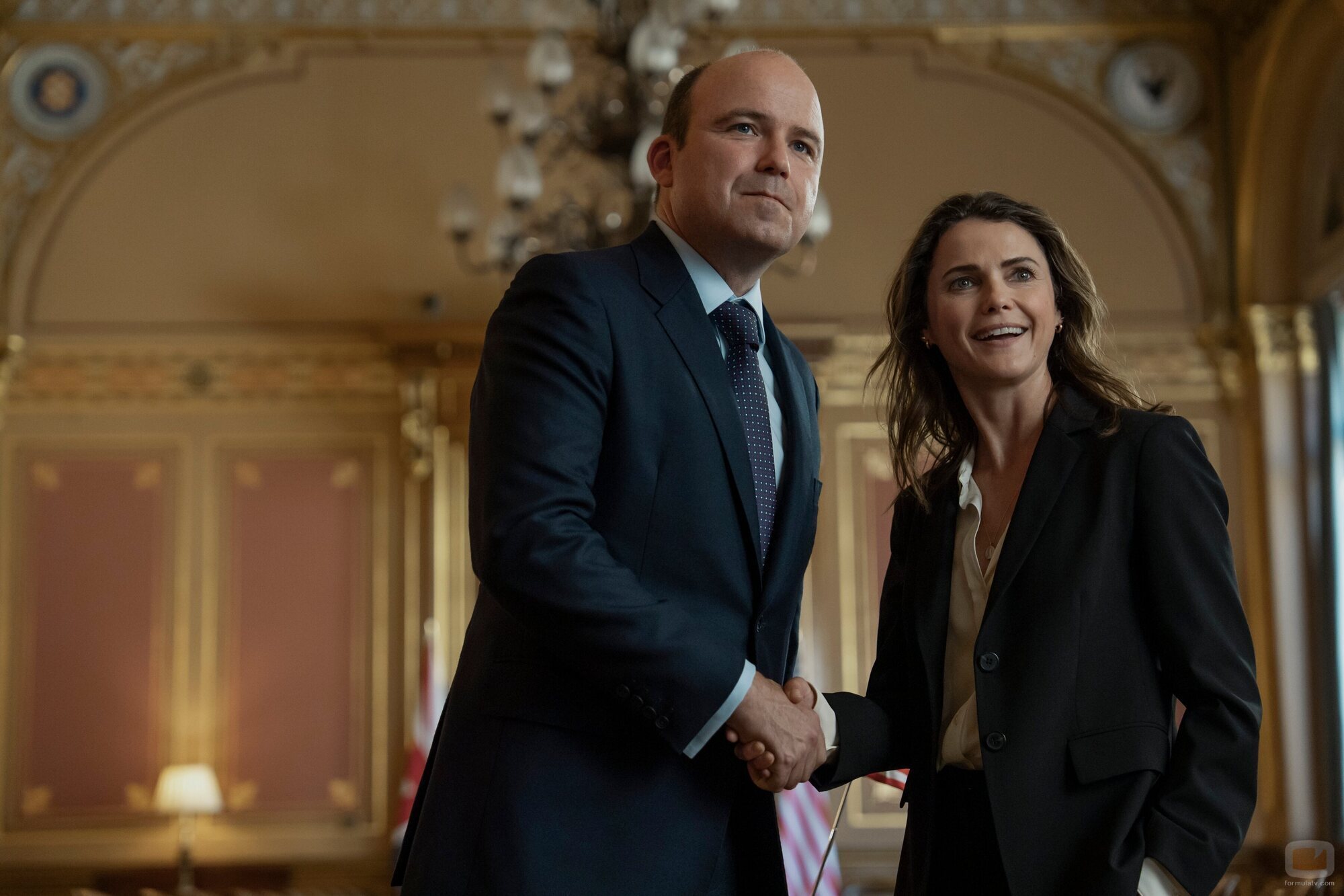 Rory Kinnear y Keri Russell en 'Arden' de 'La diplomática'