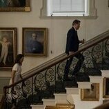 Keri Russell y Rufus Sewell en 'Observadores de aves' de 'The Diplomat'