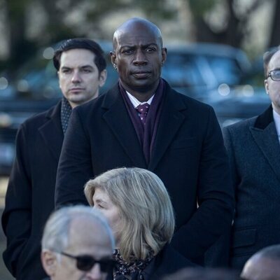 David Gyasi en el 3x06 de 'La diplomática'