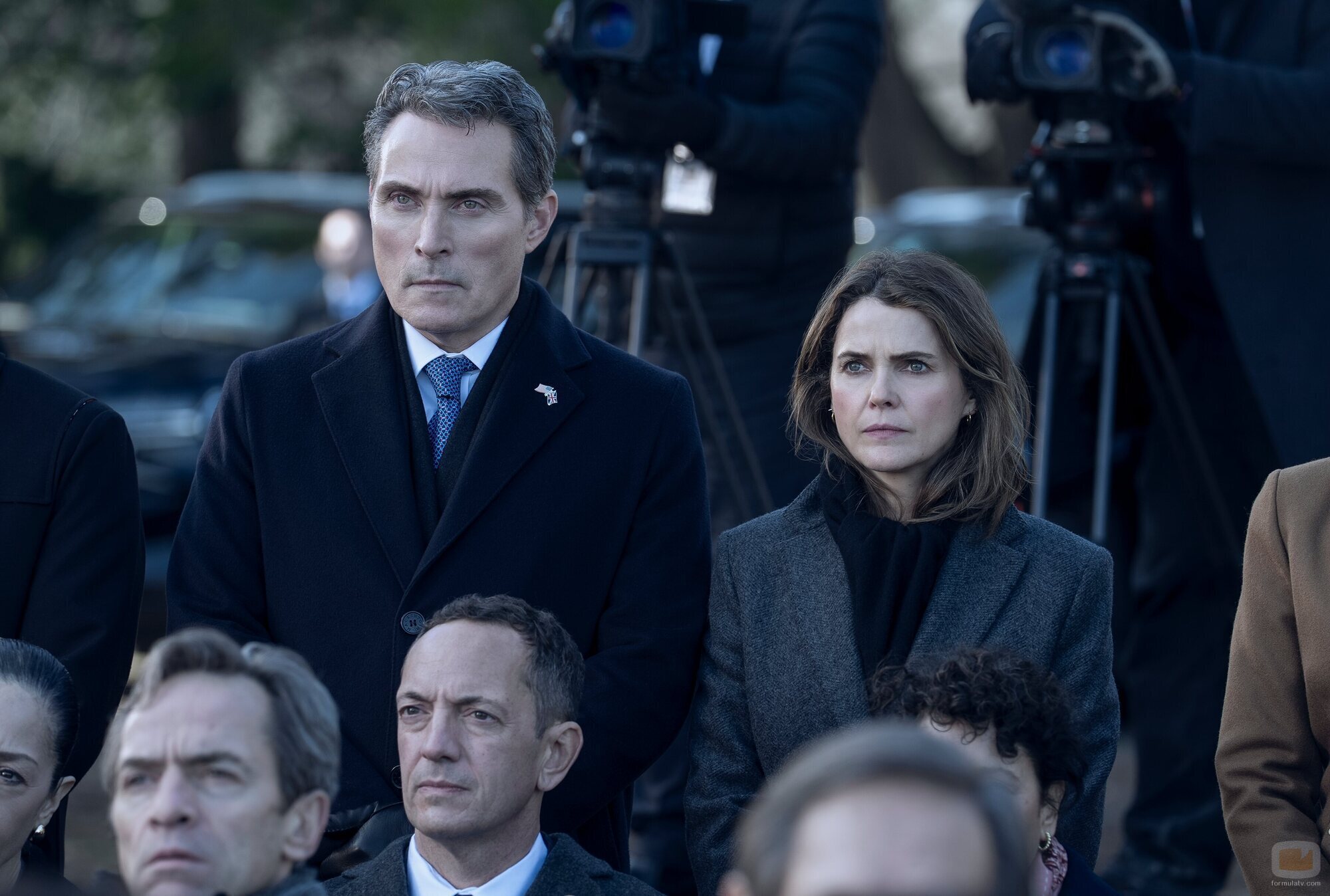 Keri Russell y Rufus Sewell en Capítulo 6 titulado 'Amagansett' de 'La diplomática'