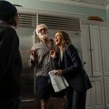 Bradley Whitford y Keri Russell en la temporada 3 y el capítulo 06 de 'La diplomática'