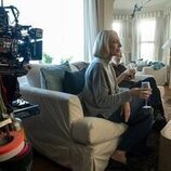 Allison Janney y Bradley Whitford en la temporada 3 y el capítulo 06 de 'La diplomática'