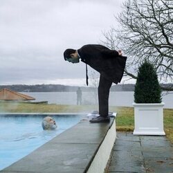 Bradley Whitford en el 3x06 de 'La diplomática'