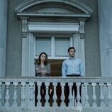 Keri Russell y Aidan Turner en 3x07 titulado 'PNG' de 'La diplomática'