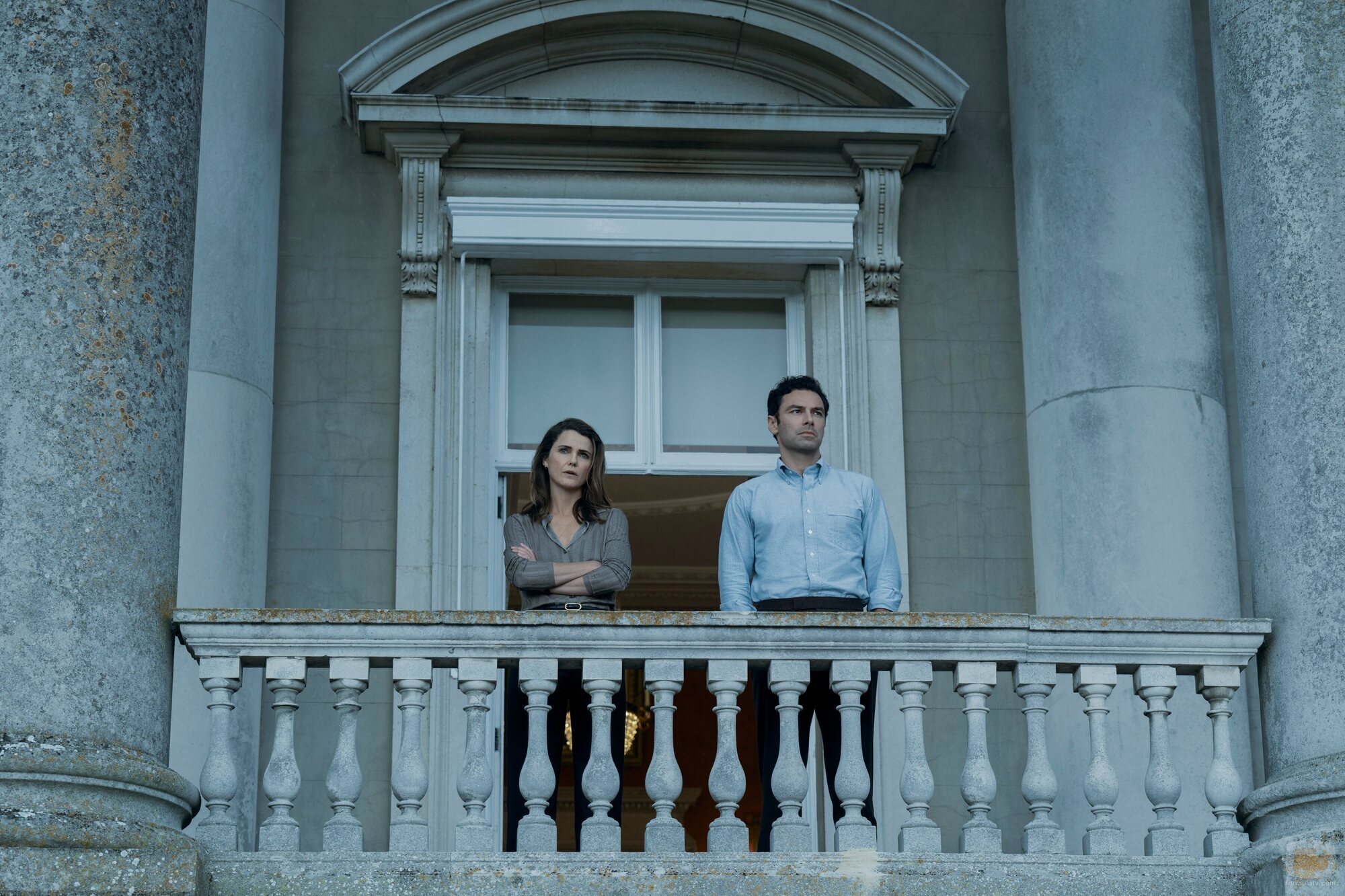 Keri Russell y Aidan Turner en 3x07 titulado 'PNG' de 'La diplomática'
