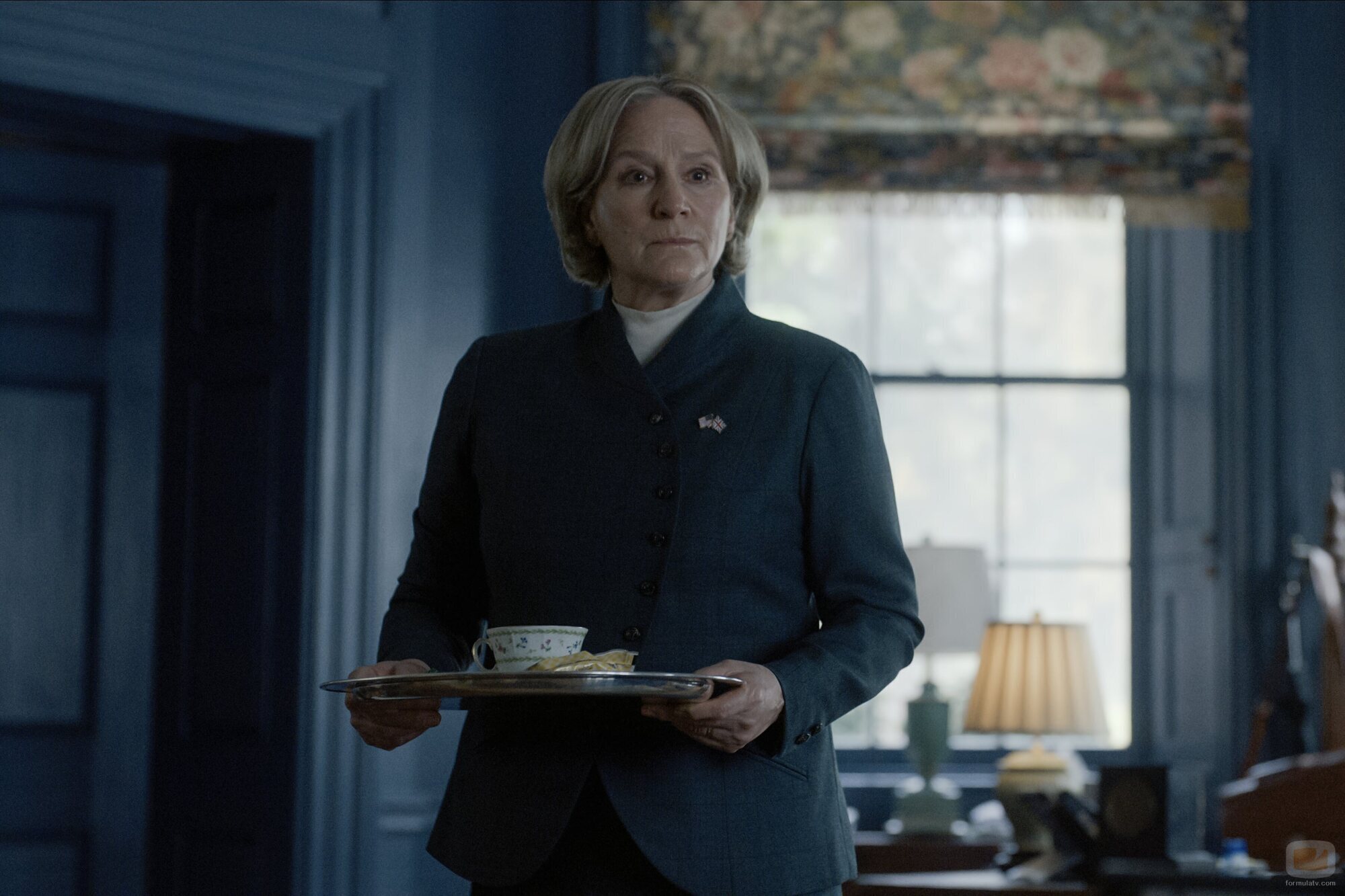 Penny Downie en el 3x07 de 'La diplomática'