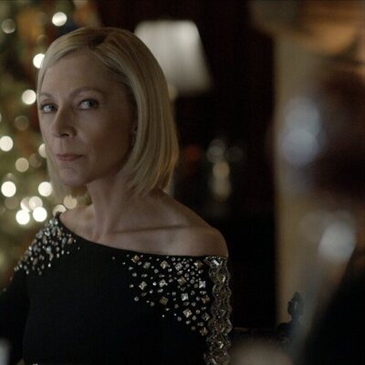 Allison Janney en Capítulo 8 titulado 'La mujer de Schrodinger' de 'La diplomática'