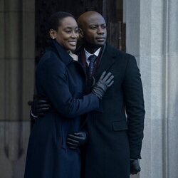 Tracy Ifeachor y David Gyasi en 3x08 titulado 'La mujer de Schrodinger' de 'La diplomática'