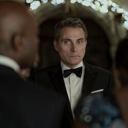 Rufus Sewell en 'La mujer de Schrodinger' de 'The Diplomat'