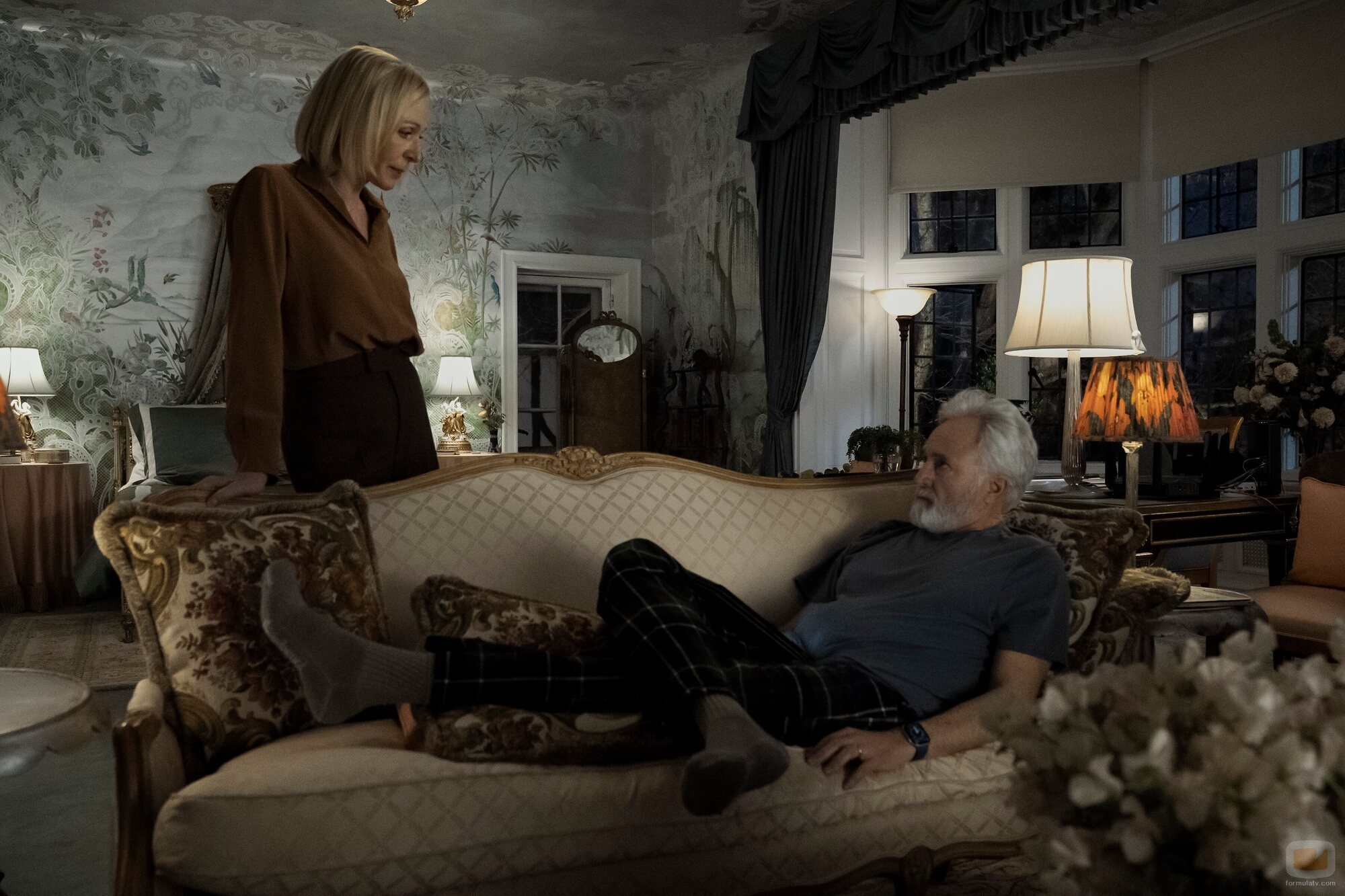 Allison Janney y Bradley Whitford en el 3x08 de 'The Diplomat'