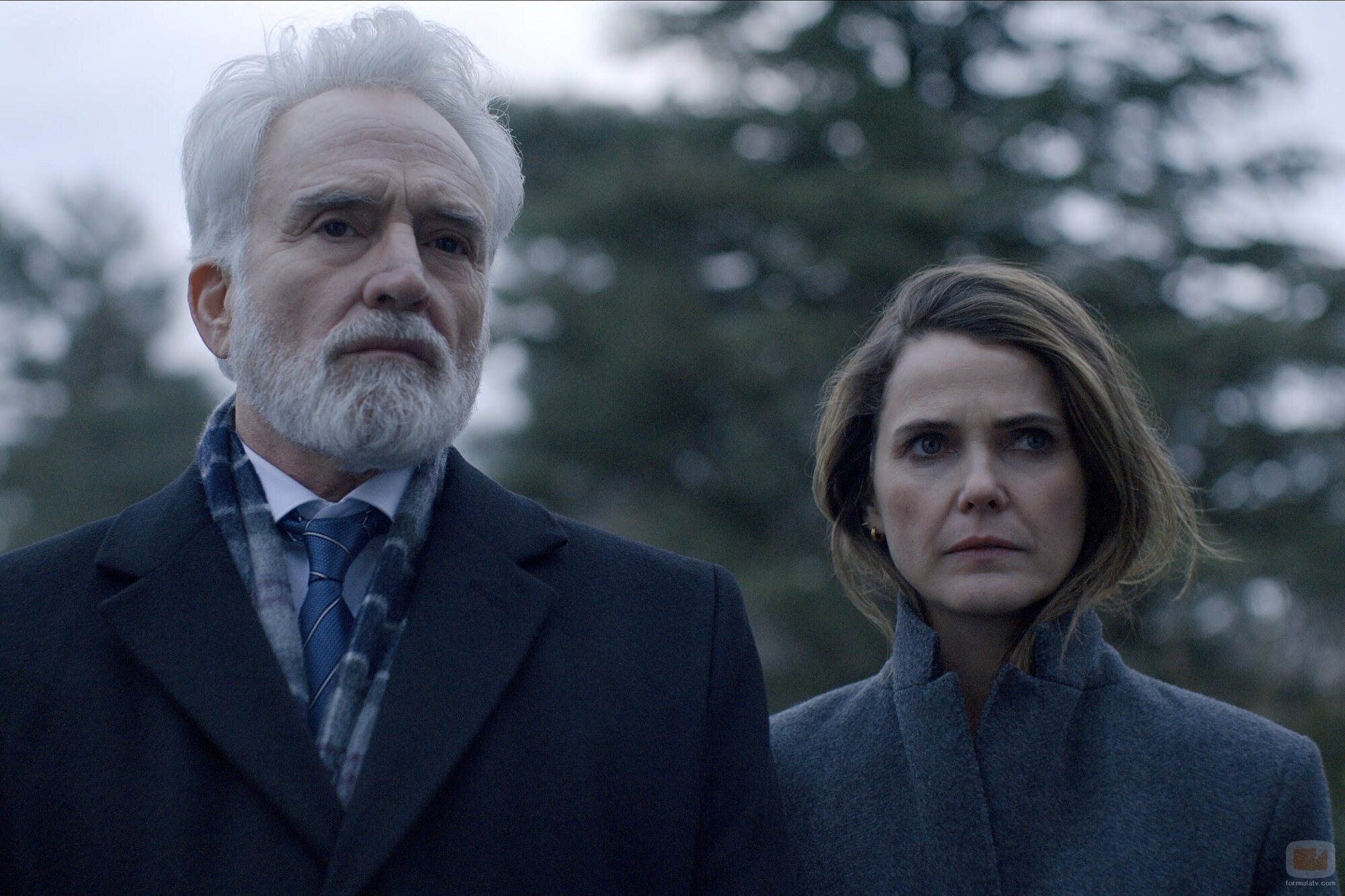Keri Russell y Bradley Whitford en 3x08 titulado 'La mujer de Schrodinger' de 'La diplomática'