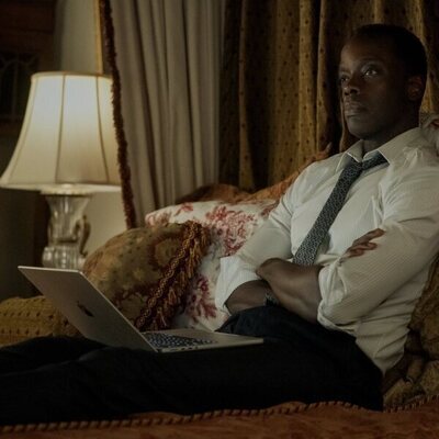 Ato Essandoh en la temporada 3 y el capítulo 08 de 'La diplomática'