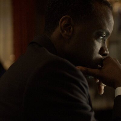 Ato Essandoh en 'La mujer de Schrodinger' de 'La diplomática'