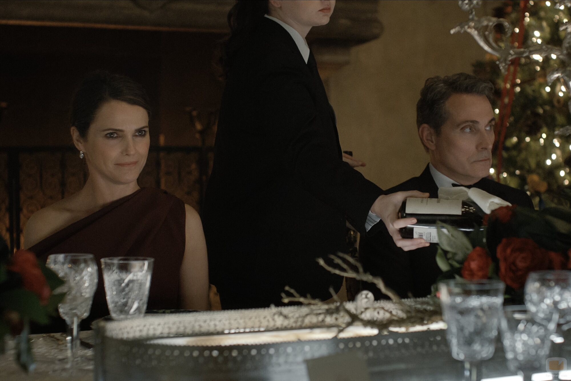 Rufus Sewell y Keri Russell en 3x08 titulado 'La mujer de Schrodinger' de 'La diplomática'