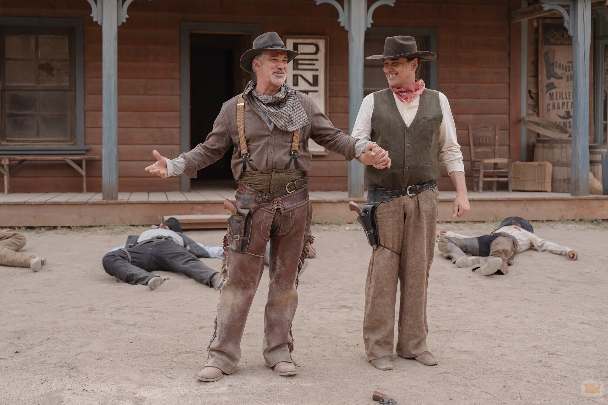 Luis Merlo y Adrià Collado en 'Una ciudad sin ley, un mormón mojón y un saloon a doble altura' de 'La que se avecina'