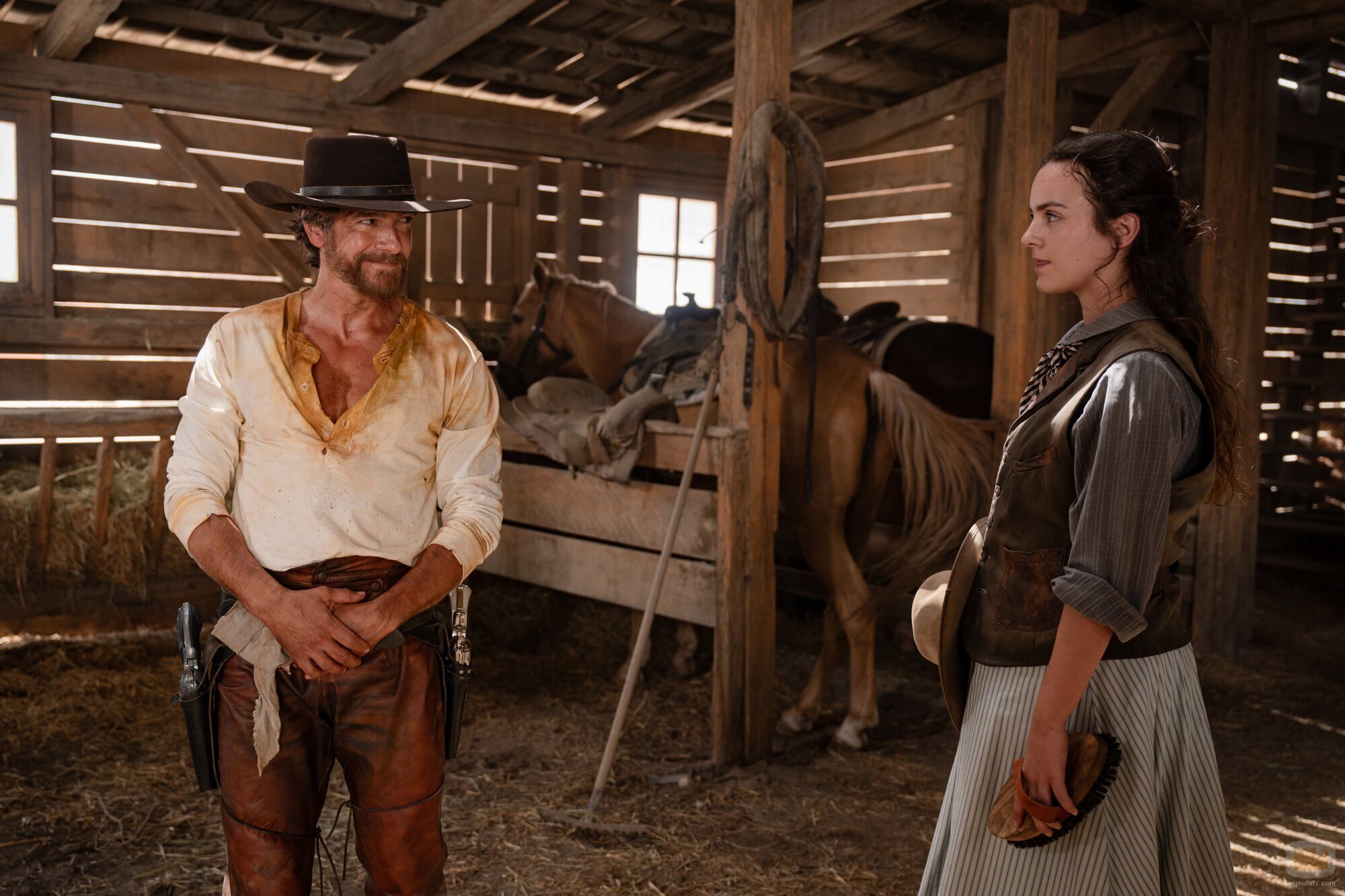 Ainhoa Larrañaga y Félix Gómez en Capítulo 5 titulado 'Una ciudad sin ley, un mormón mojón y un saloon a doble altura' de 'La que se avecina'