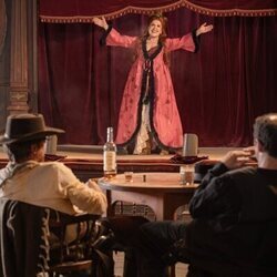 Escena de Loles León en Capítulo 5 titulado 'Una ciudad sin ley, un mormón mojón y un saloon a doble altura' de 'La que se avecina'