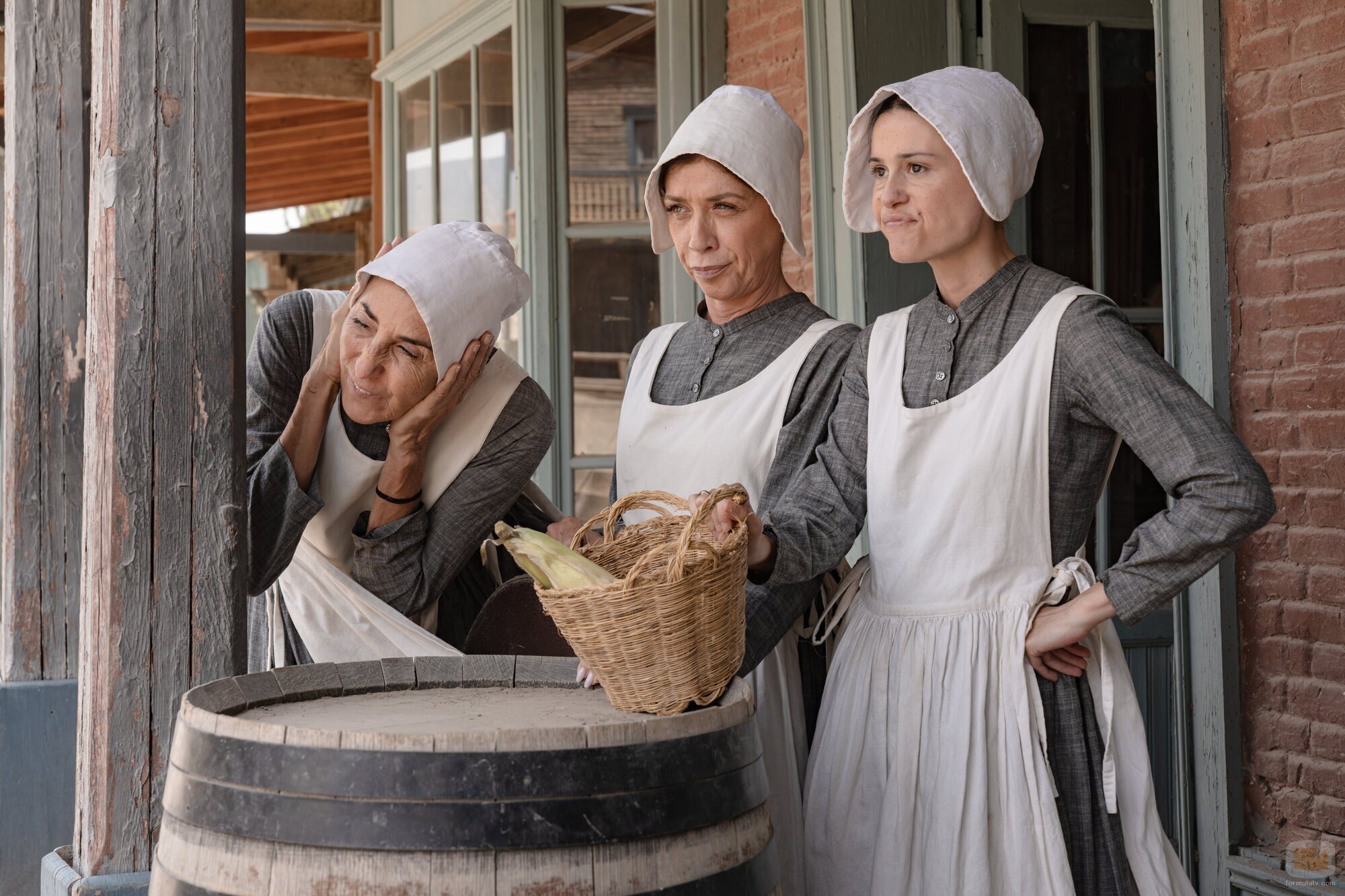 Paz Padilla y Eva Isanta en 16x05 titulado 'Una ciudad sin ley, un mormón mojón y un saloon a doble altura' de 'La que se avecina'