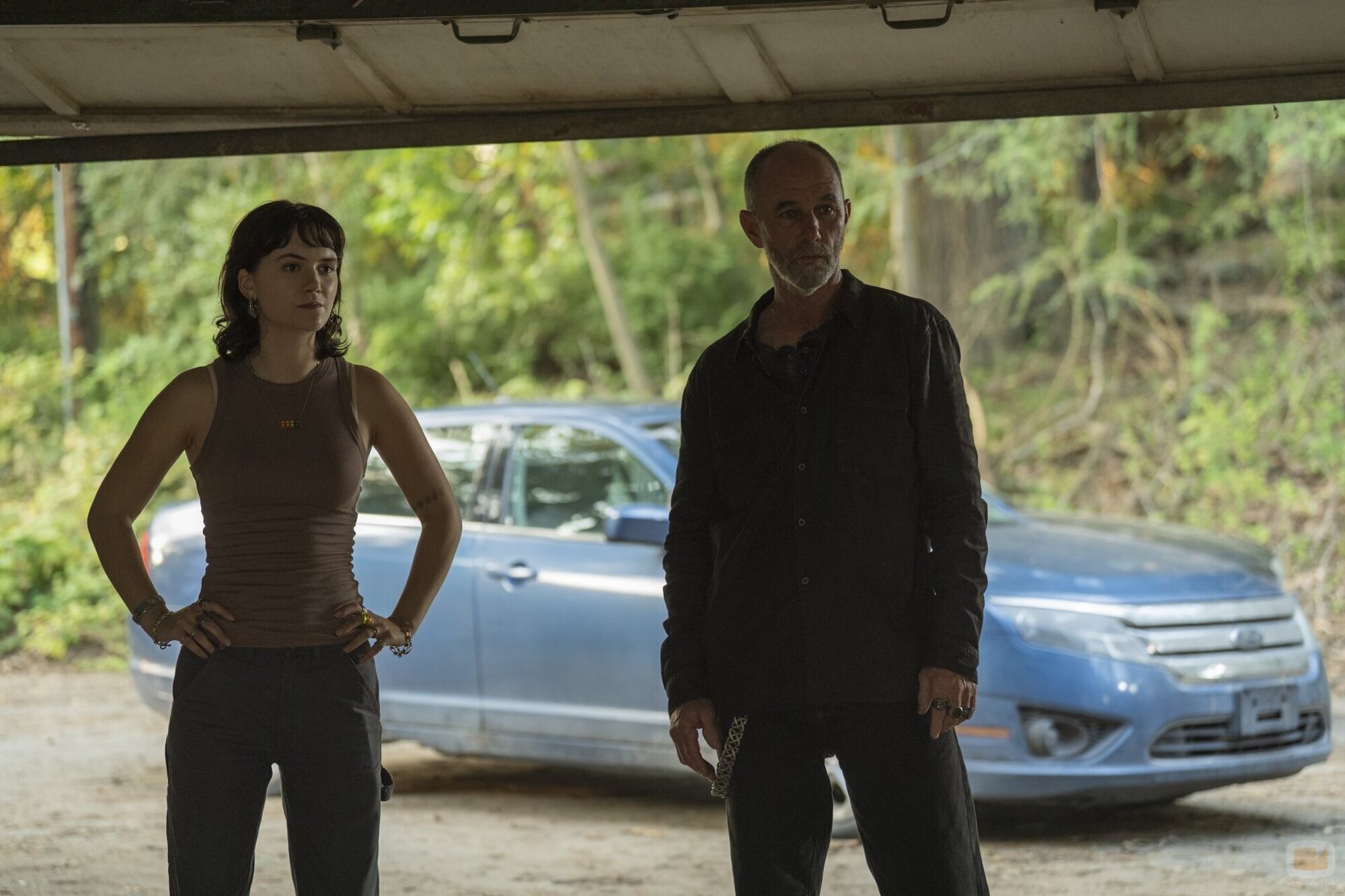 Jamie McShane y Emilia Jones en Capítulo 5 titulado 'Errantes' de 'Task'