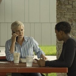 Martha Plimpton en 1x05 titulado 'Errantes' de 'Task'