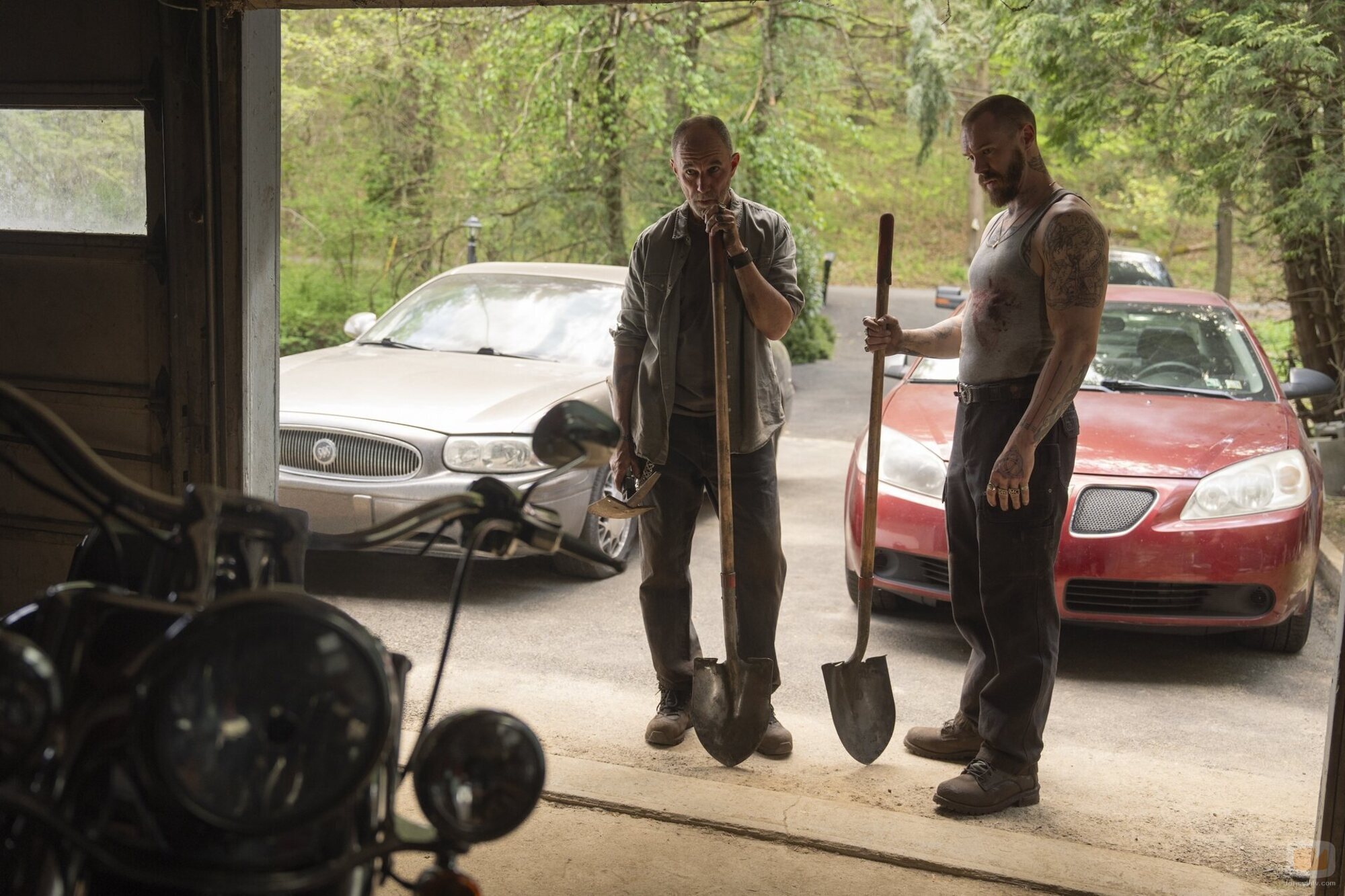 Sam Keeley y Jamie McShane en 1x05 'Errantes' de 'Task'