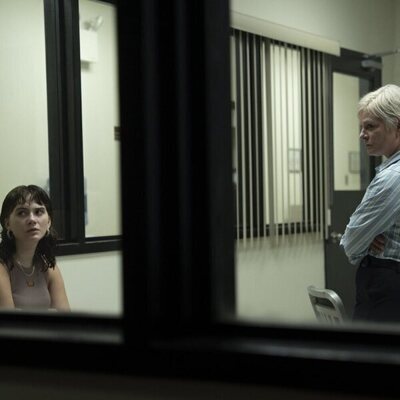 Martha Plimpton y Emilia Jones en 1x05 'Errantes' de 'Task'