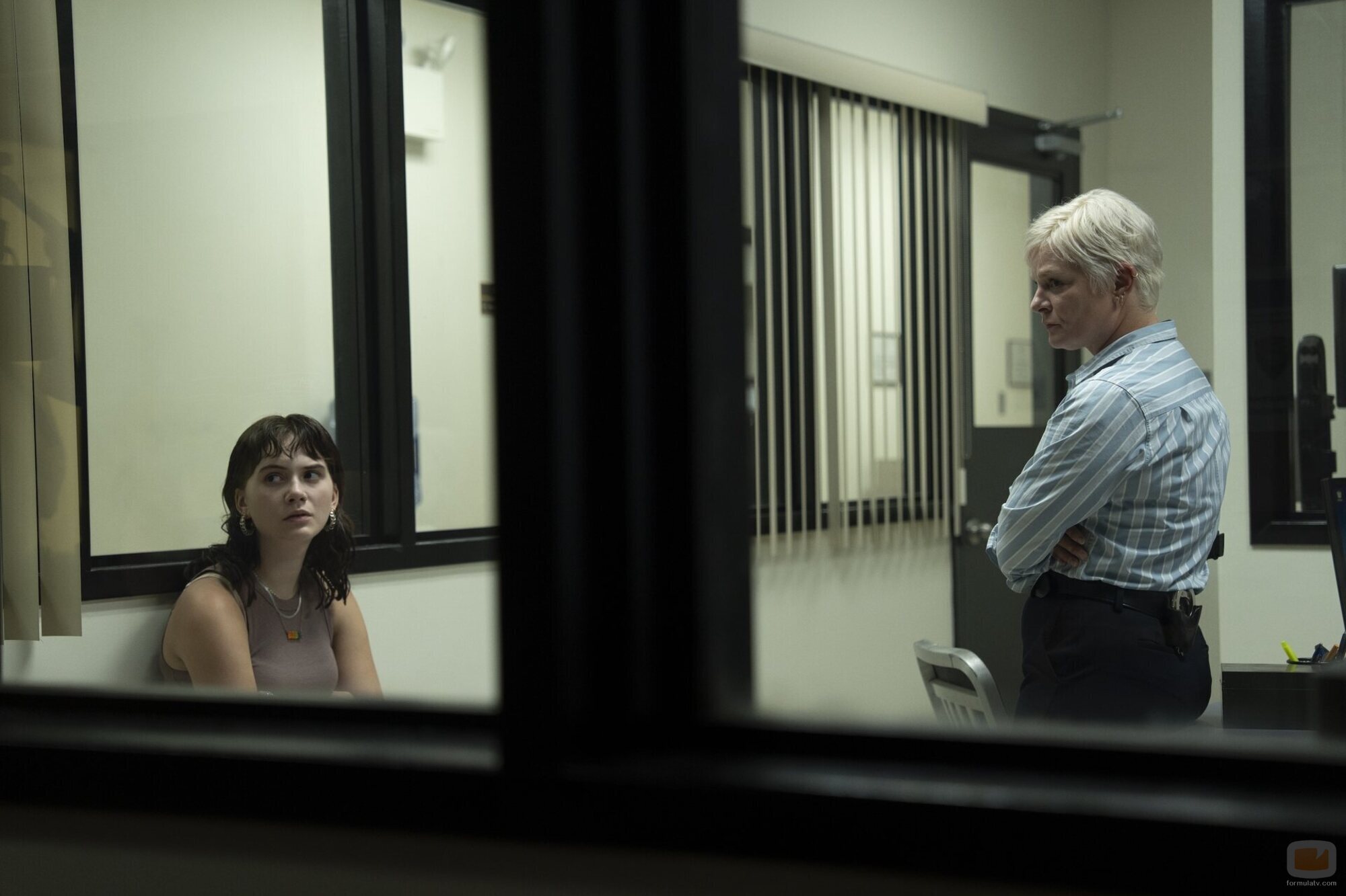 Martha Plimpton y Emilia Jones en 1x05 'Errantes' de 'Task'