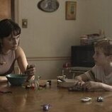 Ben Lewis Doherty y Emilia Jones en 1x05 titulado 'Errantes' de 'Task'