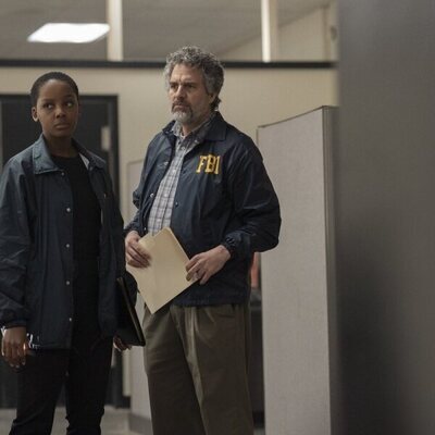 Mark Ruffalo y Thuso Mbedu en Capítulo 5 titulado 'Errantes' de 'Task'